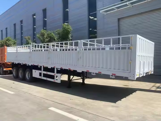 100トンの家畜トレーラー 畜産トレーラー 3軸貨物 動物 砂糖管 輸送 ステーク フェンス 半トレーラー トラック