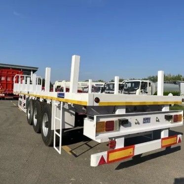 木材コイルおよび鋼製コンテナ輸送用サイドコラムフラットベッドセミトレーラー向けに設計